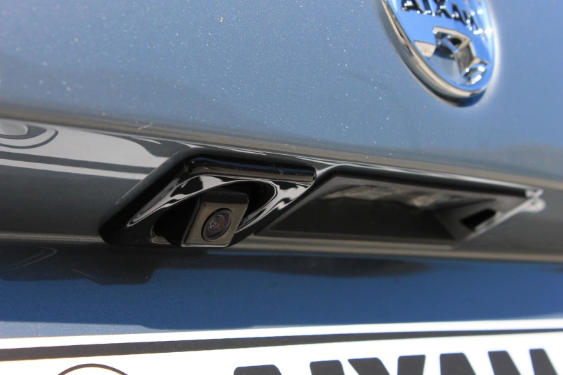 brommobiel-min_eaixam-ecrossover-premium-670c49b7d99c5 eCrossover Premium achteruitrijcamera