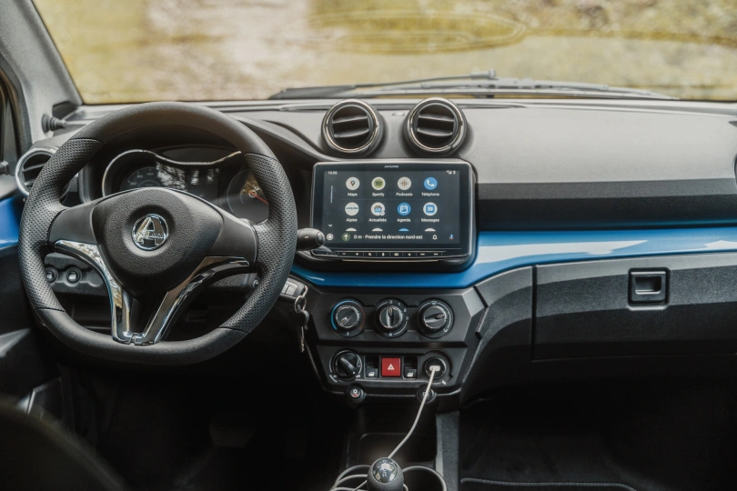 brommobiel-min_eaixam-ecrossover-premium-670c49b8c8797 eCrossover Premium Tablet